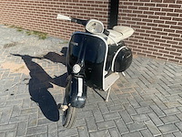 Vespa piaggio oldtimer scooter - afbeelding 1 van  13
