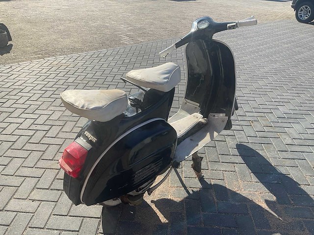 Vespa piaggio oldtimer scooter - afbeelding 8 van  13