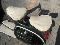 Vespa piaggio oldtimer scooter - afbeelding 12 van  13