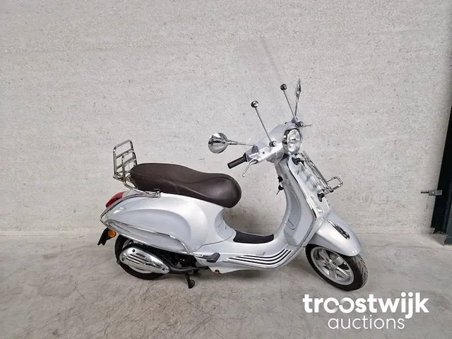 Vespa primavera 4t snorscooter - afbeelding 1 van  6