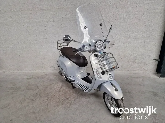 Vespa primavera 4t snorscooter - afbeelding 4 van  6