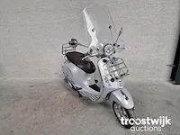 Vespa primavera 4t snorscooter - afbeelding 4 van  6