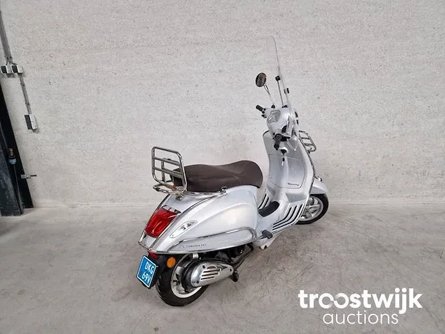 Vespa primavera 4t snorscooter - afbeelding 5 van  6