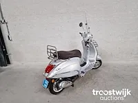 Vespa primavera 4t snorscooter - afbeelding 5 van  6