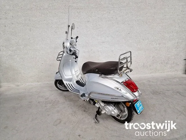 Vespa primavera 4t snorscooter - afbeelding 6 van  6