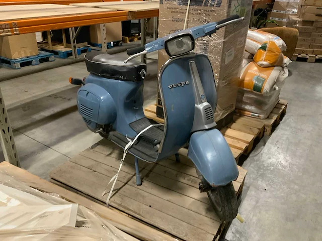 Vespa scooter (decoratief) - afbeelding 1 van  3