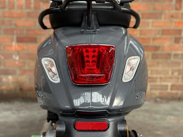 Vespa sprint 4t 49cc 2014, f-768-vr scooter - afbeelding 9 van  26