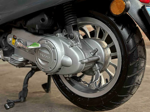 Vespa sprint 4t 49cc 2014, f-768-vr scooter - afbeelding 11 van  26