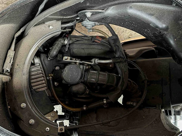 Vespa sprint 4t 49cc 2014, f-768-vr scooter - afbeelding 17 van  26
