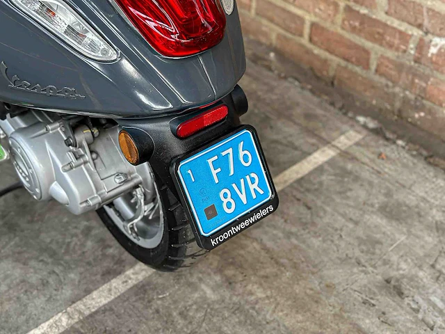 Vespa sprint 4t 49cc 2014, f-768-vr scooter - afbeelding 19 van  26