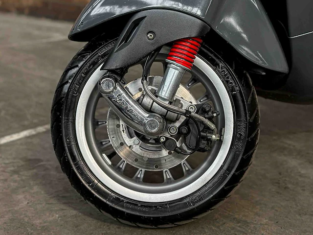 Vespa sprint 4t 49cc 2014, f-768-vr scooter - afbeelding 24 van  26