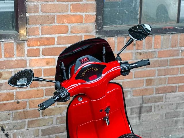 Vespa sprint 4t 80cc 2015 -custom- scooter, dfd-73-t - afbeelding 8 van  31