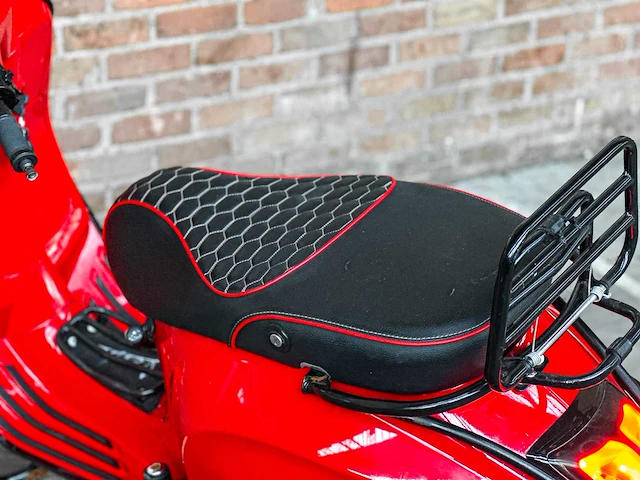 Vespa sprint 4t 80cc 2015 -custom- scooter, dfd-73-t - afbeelding 11 van  31