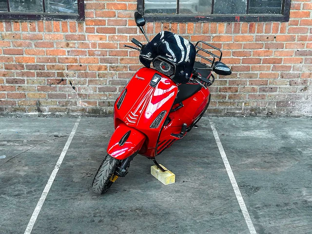 Vespa sprint 4t 80cc 2015 -custom- scooter, dfd-73-t - afbeelding 23 van  31