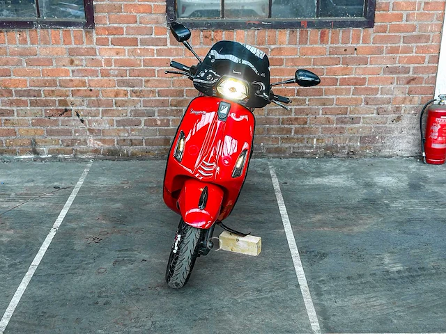 Vespa sprint 4t 80cc 2015 -custom- scooter, dfd-73-t - afbeelding 28 van  31
