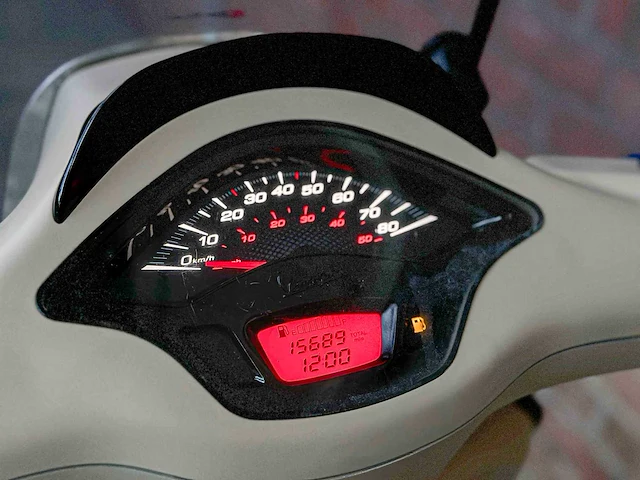 Vespa sprint 4t piaggio 2015, ddn-53-b scooter - afbeelding 25 van  34