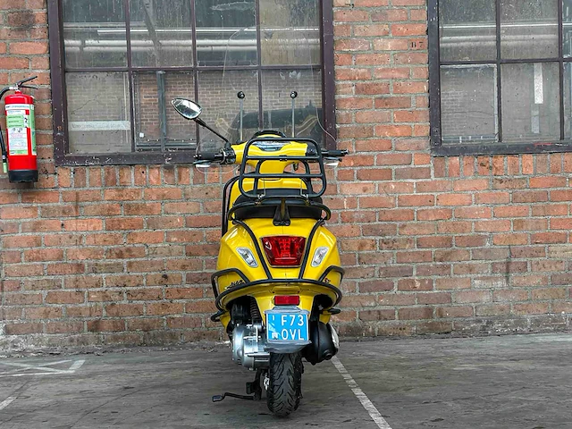 Vespa sprint 4t piaggio 2015, f-730-vl scooter - afbeelding 8 van  27