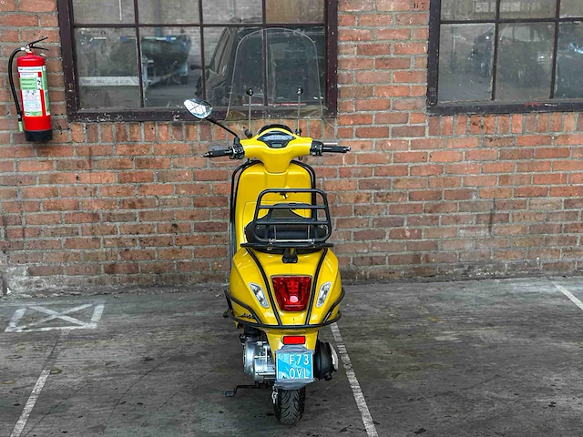 Vespa sprint 4t piaggio 2015, f-730-vl scooter - afbeelding 9 van  27