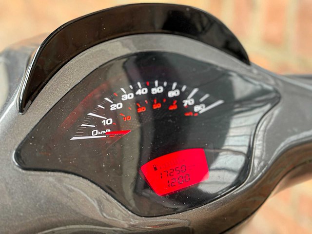 Vespa sprint 4t piaggio scooter, dgj-02-p - afbeelding 17 van  24