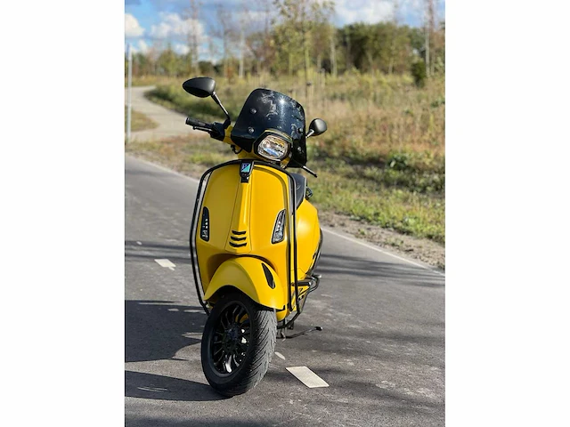 Vespa sprint 4t scooter, dld-69-t - afbeelding 1 van  5