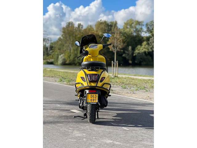 Vespa sprint 4t scooter, dld-69-t - afbeelding 4 van  5