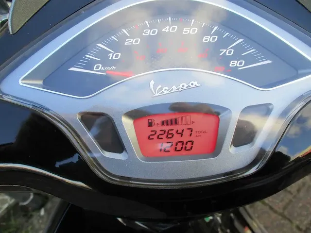 Vespa sprint custom - bromscooter - 2 tact - scooter - afbeelding 4 van  14