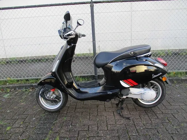 Vespa sprint custom - bromscooter - 2 tact - scooter - afbeelding 1 van  14