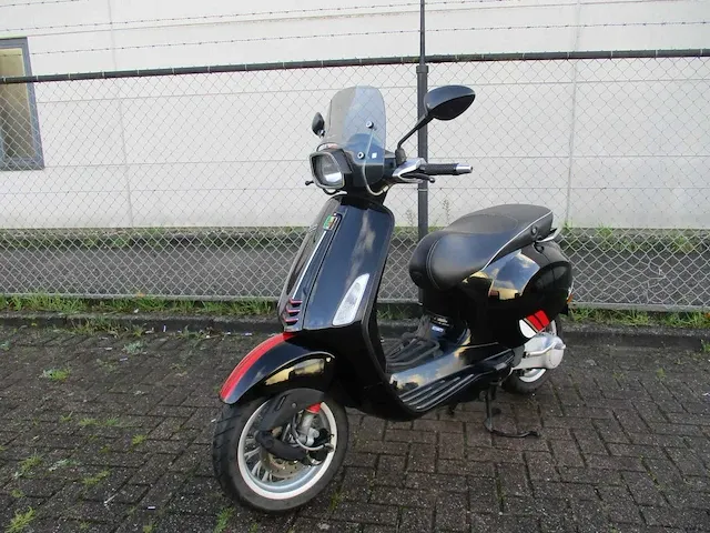 Vespa sprint custom - bromscooter - 2 tact - scooter - afbeelding 7 van  14