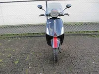 Vespa sprint custom - bromscooter - 2 tact - scooter - afbeelding 8 van  14