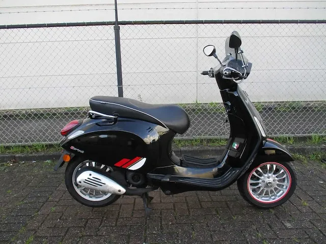 Vespa sprint custom - bromscooter - 2 tact - scooter - afbeelding 11 van  14