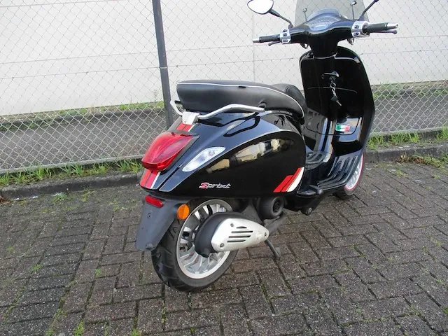 Vespa sprint custom - bromscooter - 2 tact - scooter - afbeelding 12 van  14