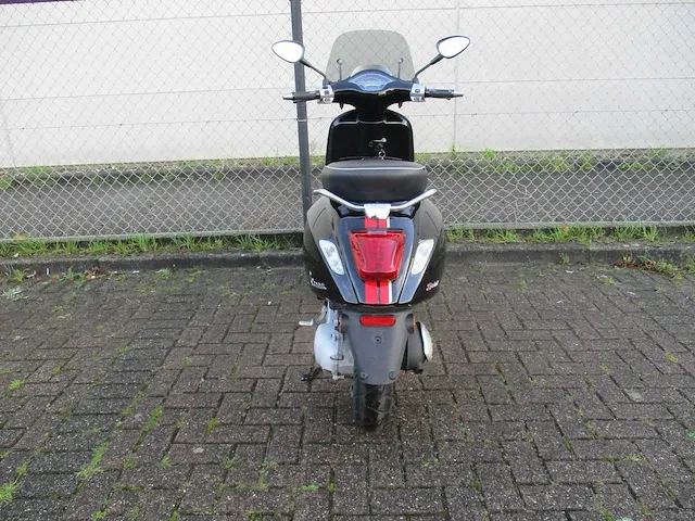 Vespa sprint custom - bromscooter - 2 tact - scooter - afbeelding 13 van  14