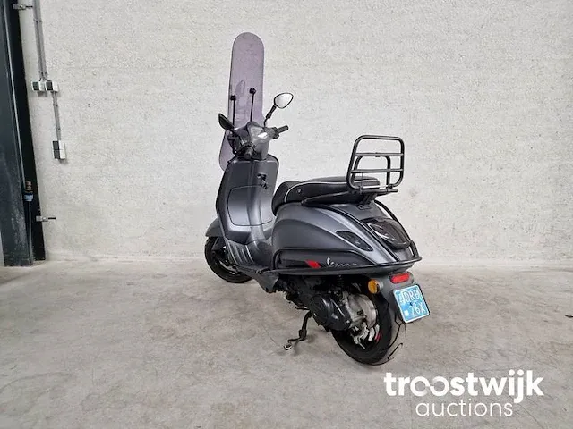 Vespa sprint snorscooter - afbeelding 6 van  6
