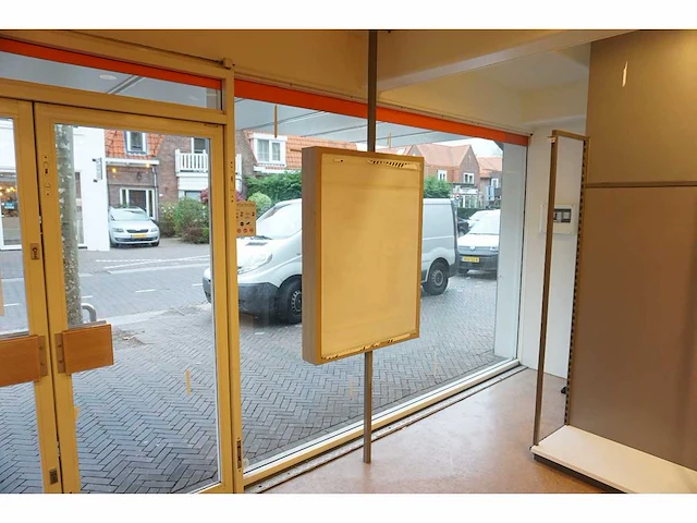 Vestel - monitor in houten kast - afbeelding 2 van  3