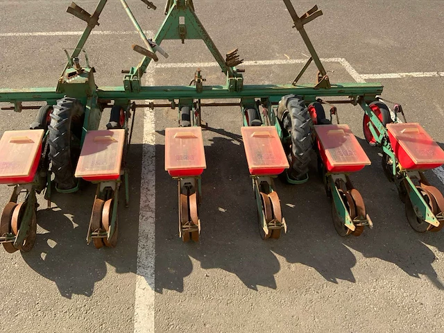 Vicon 6 rijen bietenzaaimachine - afbeelding 5 van  15