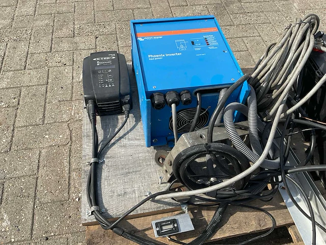Victon phoenix inverter 24v / 2x 12v accu met omvormer - afbeelding 3 van  11
