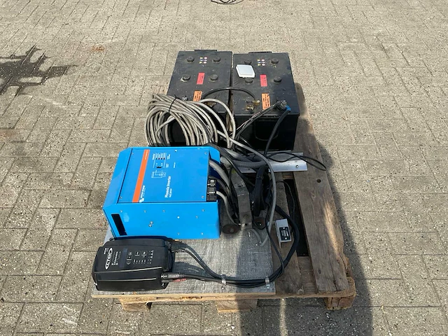 Victon phoenix inverter 24v / 2x 12v accu met omvormer - afbeelding 6 van  11