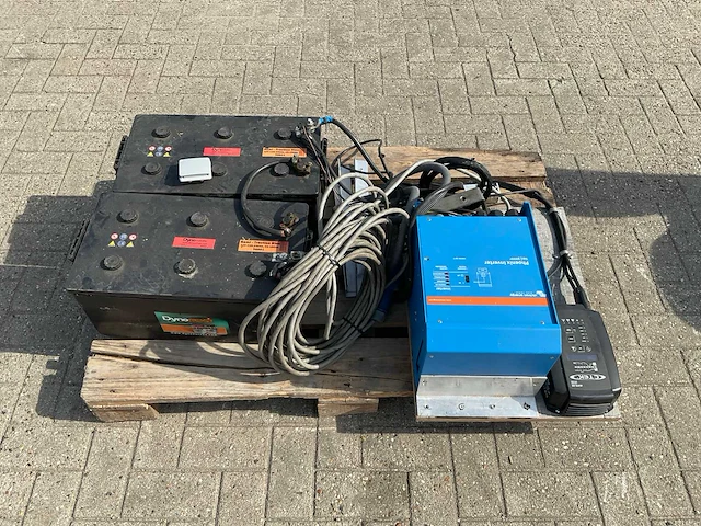 Victon phoenix inverter 24v / 2x 12v accu met omvormer - afbeelding 8 van  11
