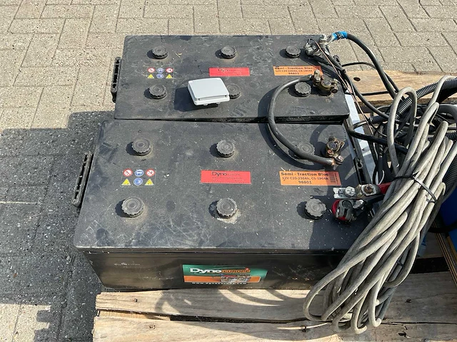 Victon phoenix inverter 24v / 2x 12v accu met omvormer - afbeelding 9 van  11