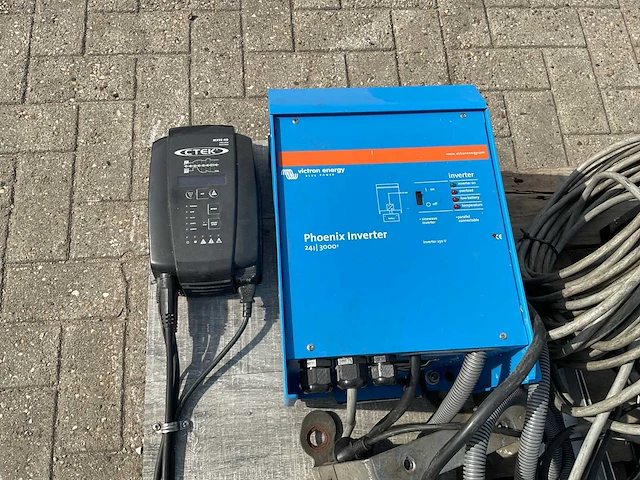 Victon phoenix inverter 24v / 2x 12v accu met omvormer - afbeelding 10 van  11