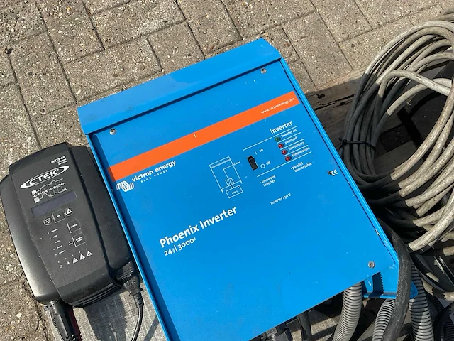 Victon phoenix inverter 24v / 2x 12v accu met omvormer - afbeelding 11 van  11