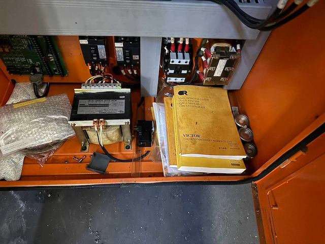 Victor taichung v-turn 16 cnc lathe - afbeelding 7 van  20