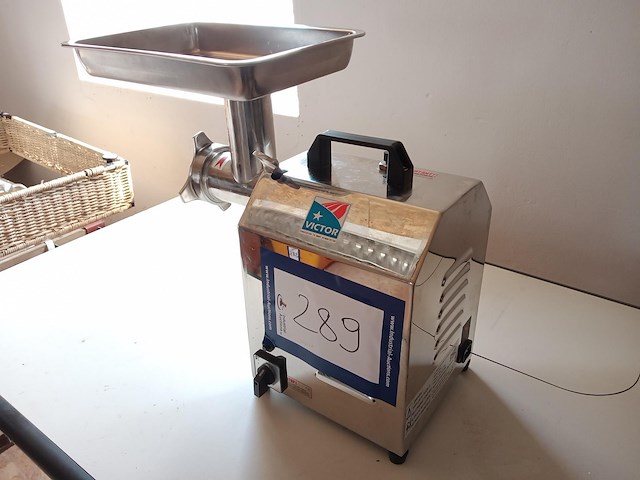 Victor - afbeelding 2 van  8