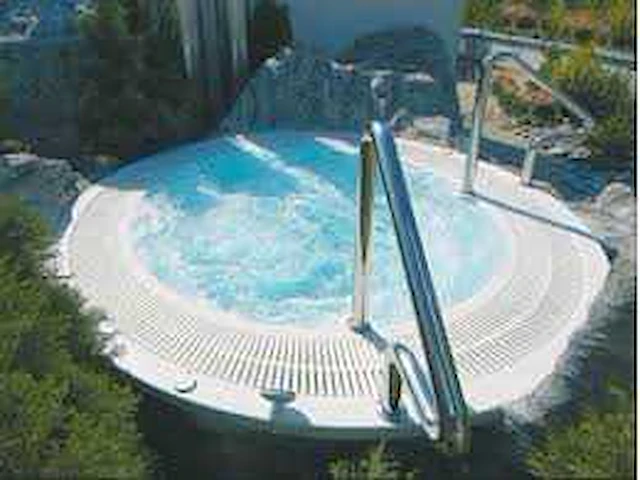 Victoria spa sumatra d248 mm build in round 6-person jacuzzi - afbeelding 1 van  6