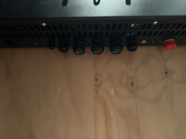 Victron ess 15kva 3 fase, 12kw omvorm vermogen, 49.5kwh accu capaciteit - afbeelding 2 van  6