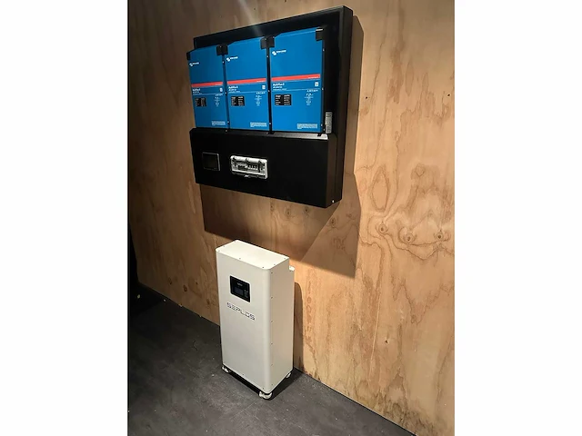 Victron ess 9kva 3 fase, 7.2kw omvormer met 16.5kwh accu batterijopslag - afbeelding 1 van  5