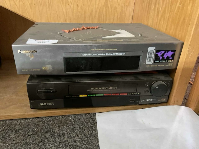Video cassette recorder (2x) - afbeelding 1 van  1