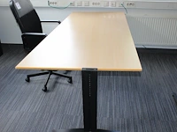 Vier a-symmetrische tafels in hoogte verstelbaar afm. 180 x 100 cm - afbeelding 2 van  3