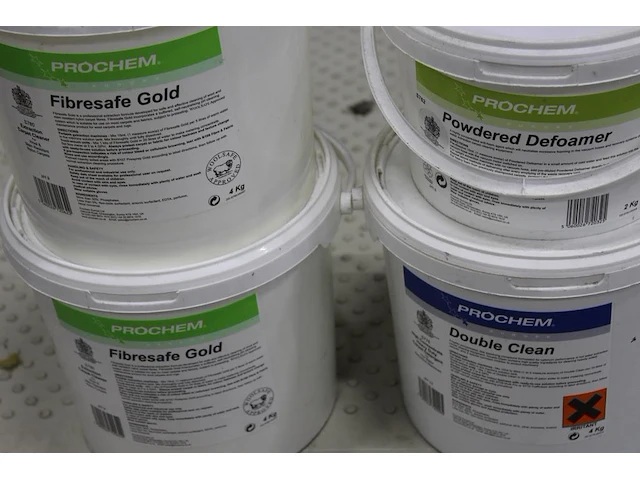 Vier aangebroken emmers schoonmaakmiddelen w.o. fibresafe gold. - afbeelding 2 van  2