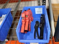 Vier buizenscharen in kunststof bak. - afbeelding 1 van  2